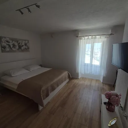 Apartment Room Parcina * Trogir